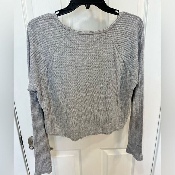 Me to We Grey Crop Long Sleeve - Picture 8 of 8